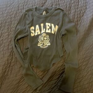 Salem crop top size XL fits smaller